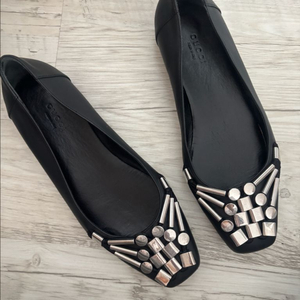 구찌 스터드 플랫