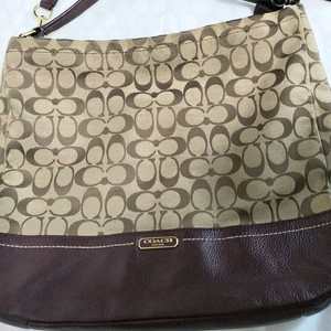 코치가방 숄더백 빅백 정말 싸게 팔아요.(토니모리 골드 스킨로션)