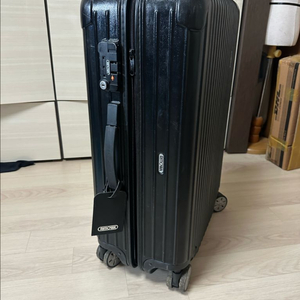 리모와 에센셜 24인 블랙 캐리어 싸게 판매합니다! 이미지