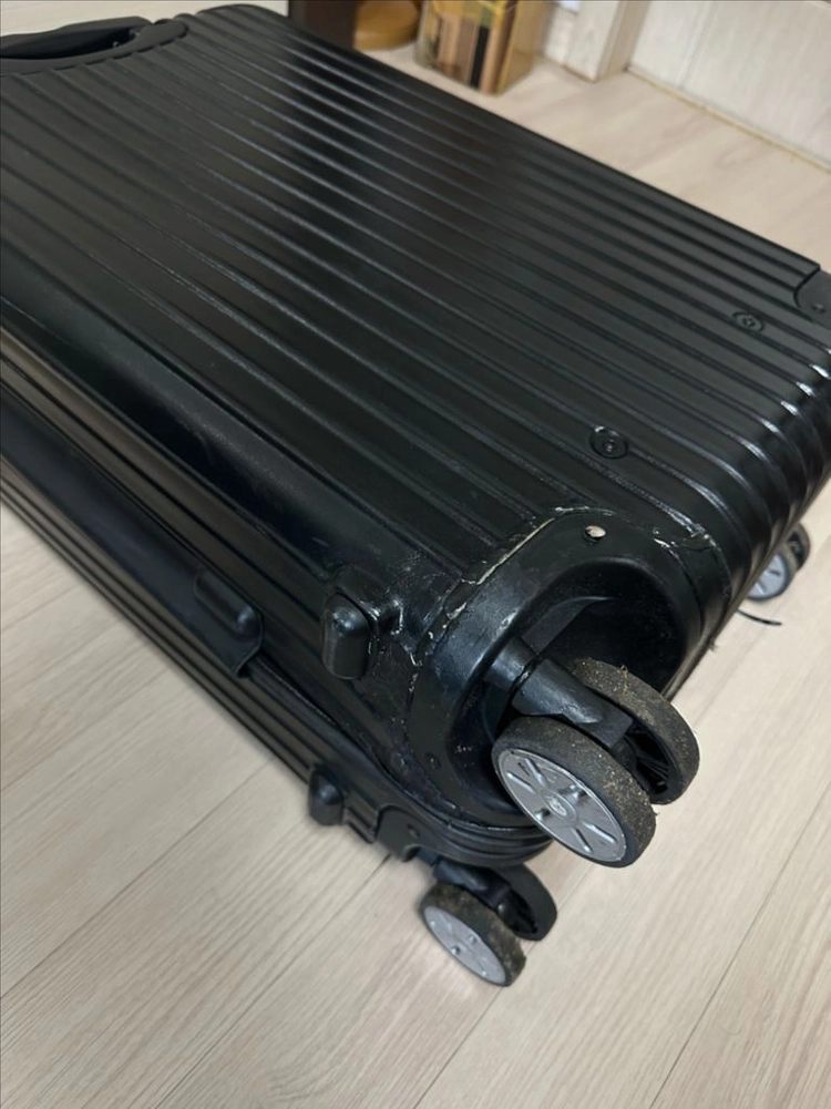 리모와 에센셜 24인 블랙 캐리어 싸게 판매합니다! 이미지