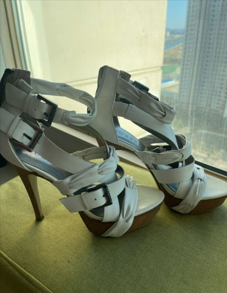 GUESS 게스 샌들힐 6M(235)--1