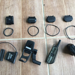 센서류 (케이던스, 스피드) 가민, 본트레거, 오픈라이더개당 1만원~2만원.