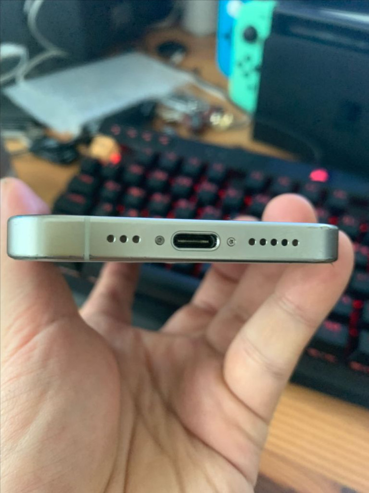 아이폰 15프로 256GB 화이트--4