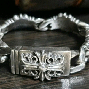 정품 크롬하츠 팔찌 키퍼 라지 사이즈 팝니다.