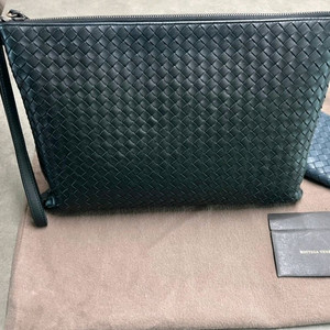 보테가베네타 클러치 L사이즈 팝니다