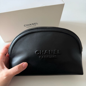 샤넬 파우치 (반택 무배)