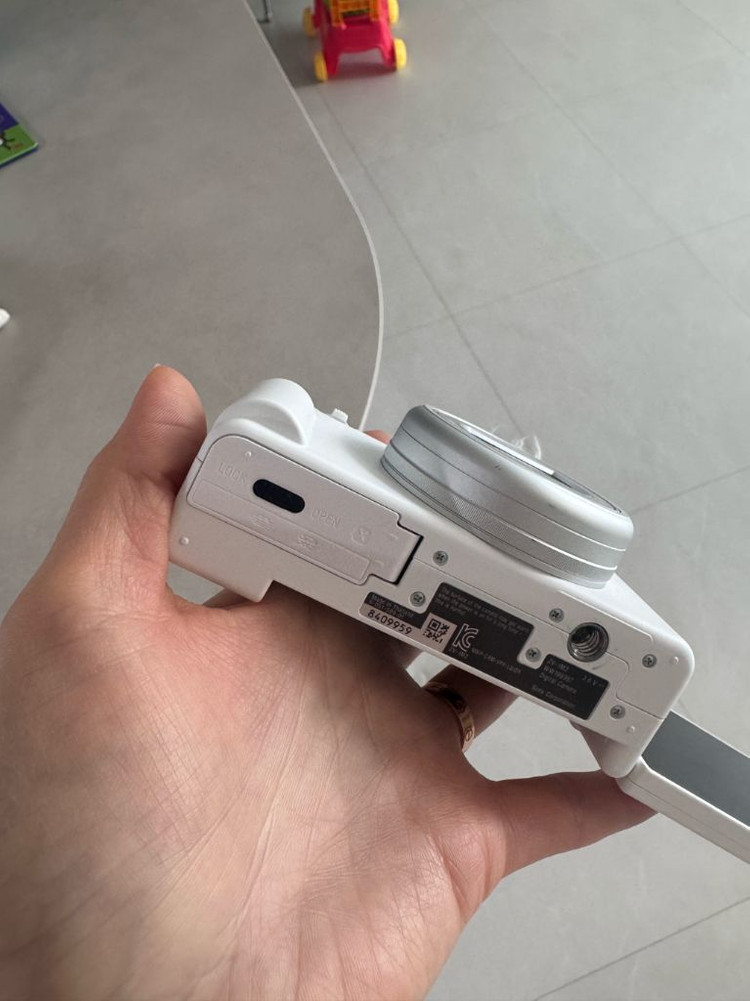 소니 ZV-1 m2 화이트 +슈팅 그립+베터리2개--2