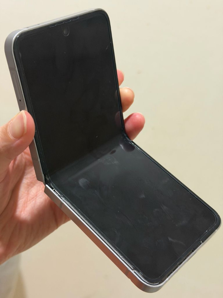 폴더블 스마트폰 256GB 자급제 이미지