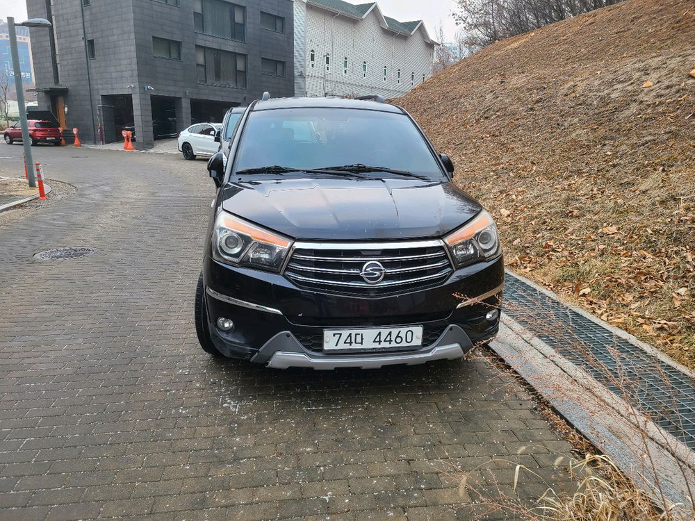 코란도 투리스모 4륜 RT 11인승--2