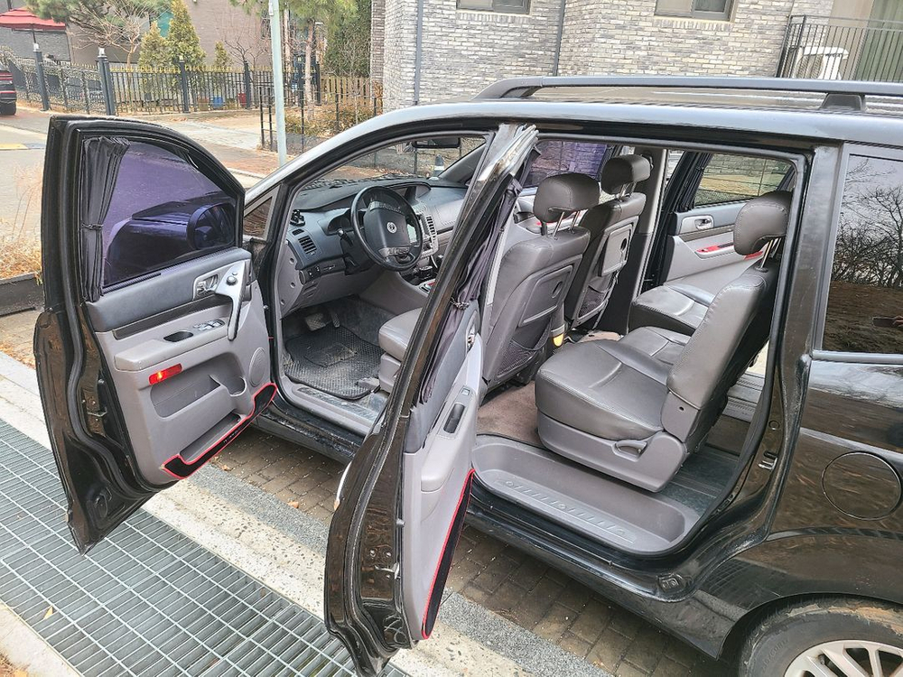 코란도 투리스모 4륜 RT 11인승--5