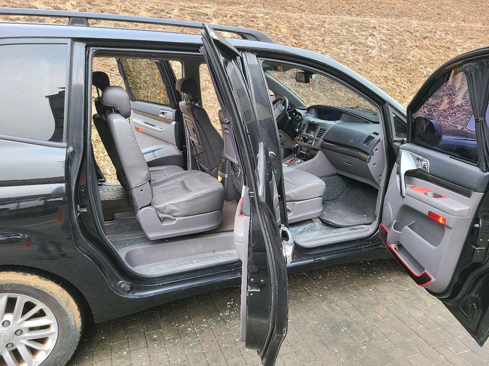 코란도 투리스모 4륜 RT 11인승--6