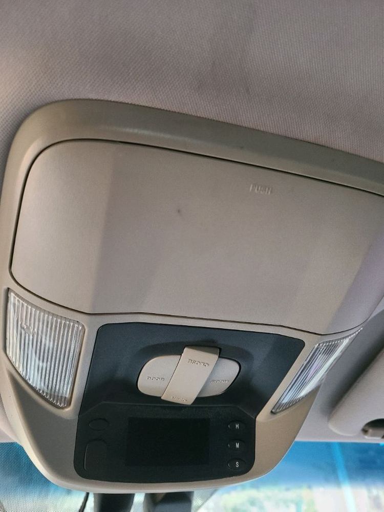 코란도 투리스모 4륜 RT 11인승--8