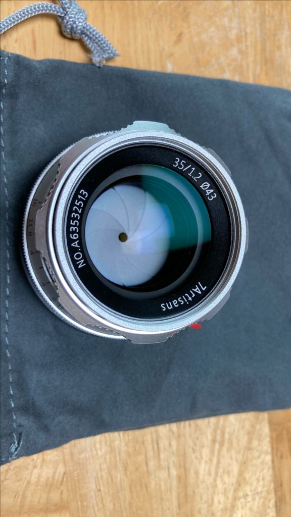 칠공오십 7Artisans 35mm F1.2 렌즈 이미지