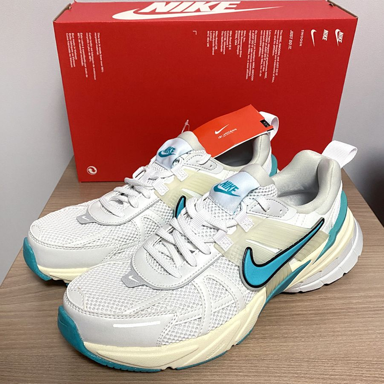 (새제품) 나이키 V2K RUN 265mm 운동화 러닝화 매장정품--1