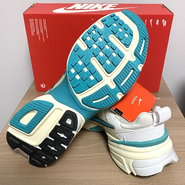 (새제품) 나이키 V2K RUN 265mm 운동화 러닝화 매장정품--4