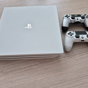 PS4 pro 화이트 풀세트(VR, 모션 컨트롤러 포함) + 게임 6종 세트
