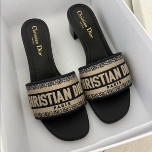 디올 디웨이 뮬힐 36.5