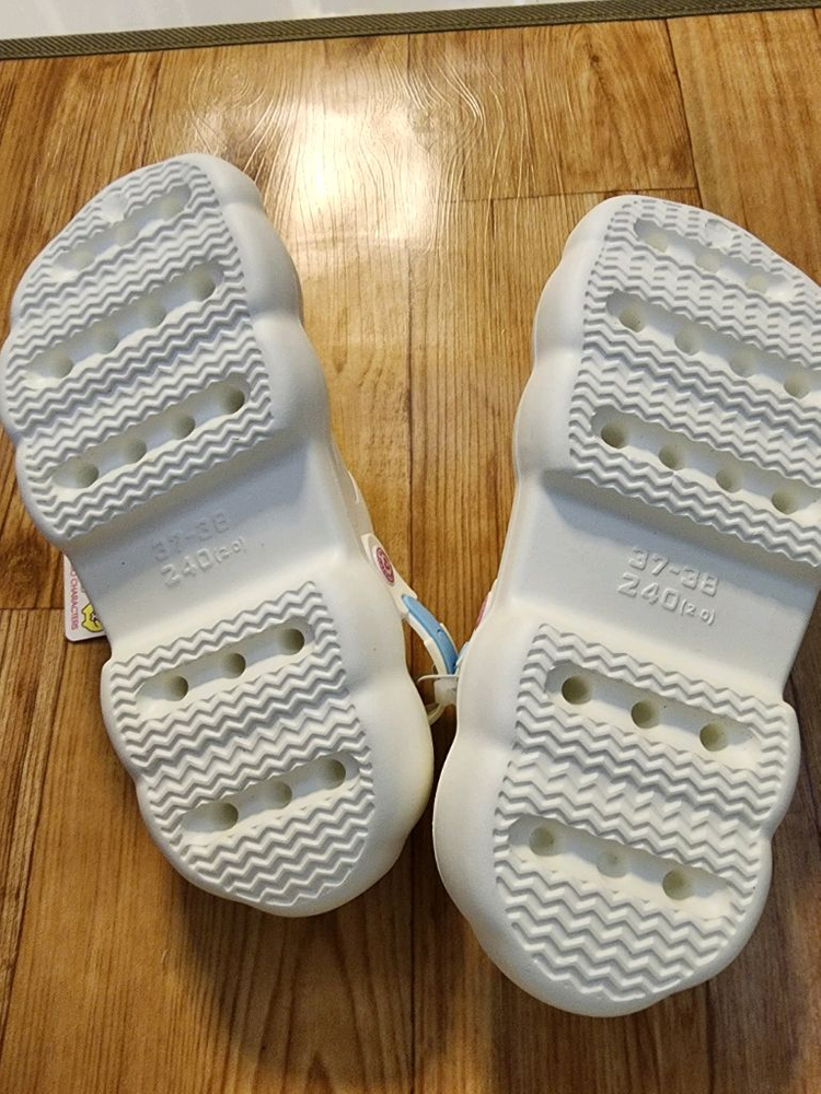 산리오 시나모롤 캐릭터 크록스 슬리퍼--1