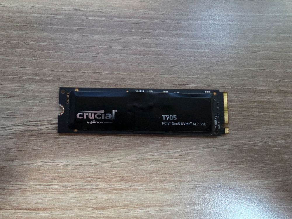 Crucial T705 2TB Gen5 NVMe M.2 SSD--1