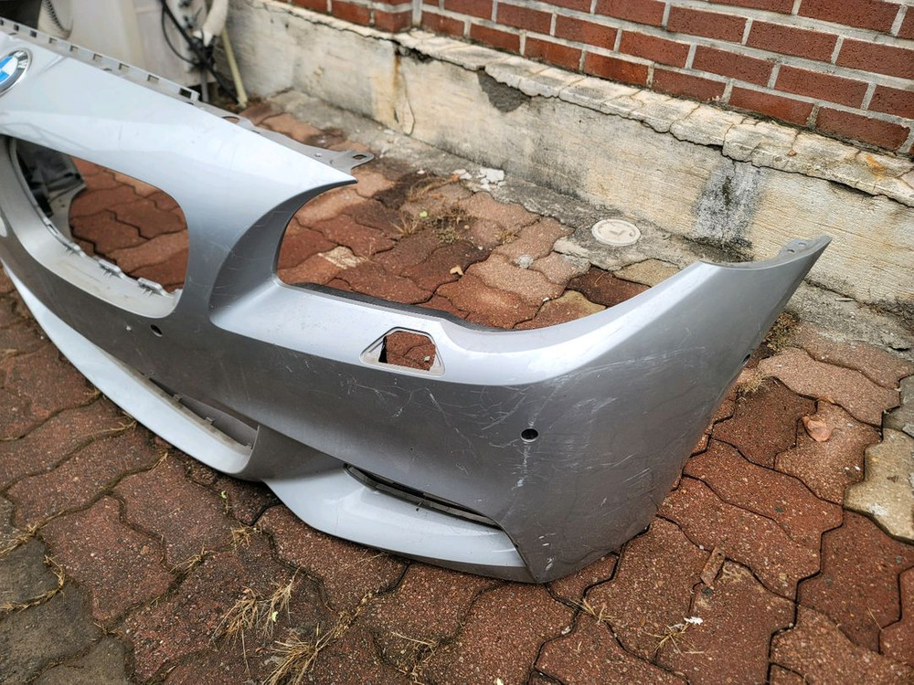 수입차 중고부품BMW 5 시리즈 앞 범퍼 전범퍼 F10 F11 범퍼 앞 범퍼 이미지