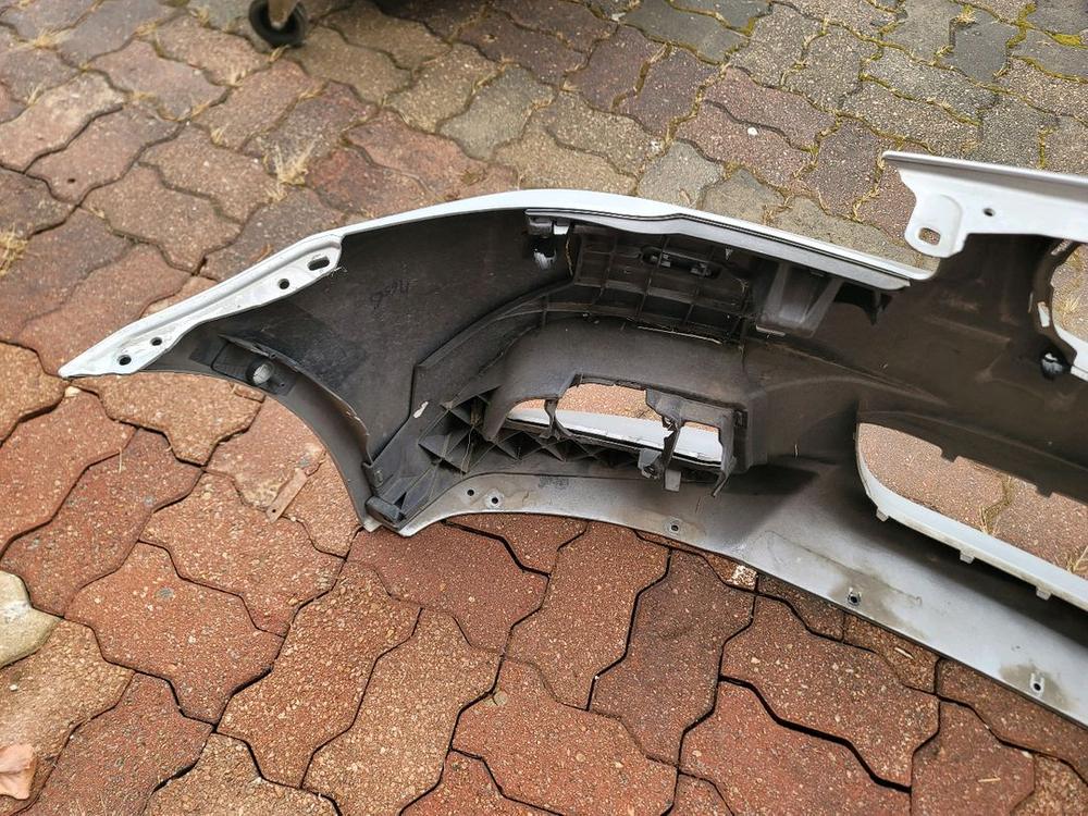 수입차 중고부품BMW 5 시리즈 앞 범퍼 전범퍼 F10 F11 범퍼 앞 범퍼 이미지