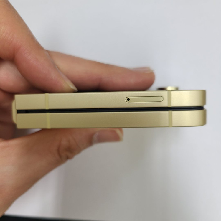 .갤럭시 Z플립6 옐로우 256GB SK 무잔상 특SS급 새폰급 중고폰 메인폰 효도폰 선물용! 211730 이미지