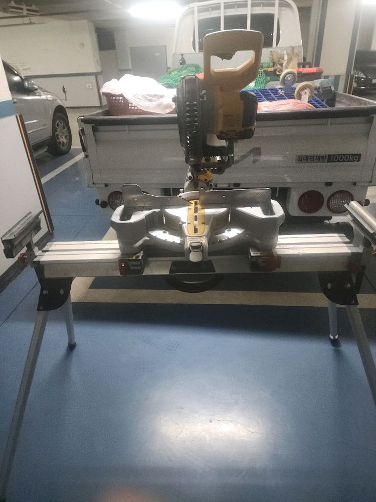 슬라이딩 각도절단기 dcs361 배터리2충전기 작업대 이미지
