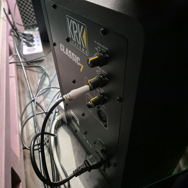 KRK Classic 7 스튜디오 모니터 스피커 이미지