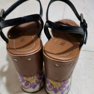 프라다웨지샌들 정품 거의 새상품