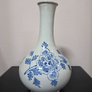 고미술품 조선시대 후기 청화백자 주병(모란박쥐문) 이미지