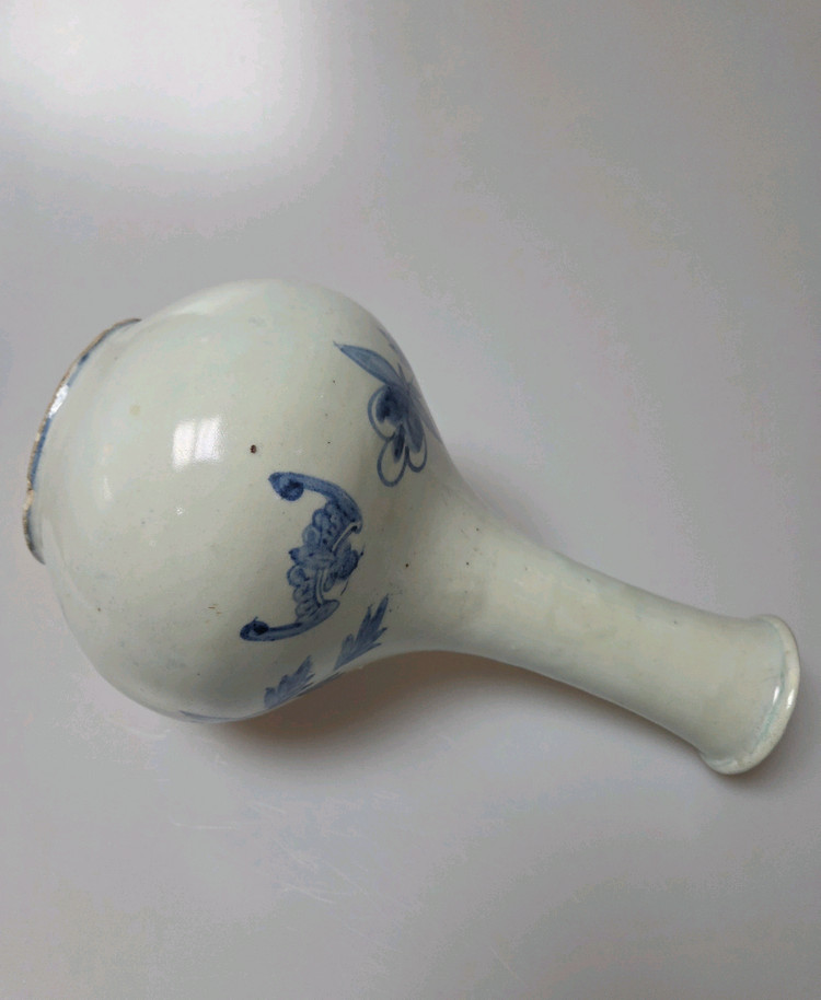 고미술품 조선시대 후기 청화백자 주병(모란박쥐문) 이미지