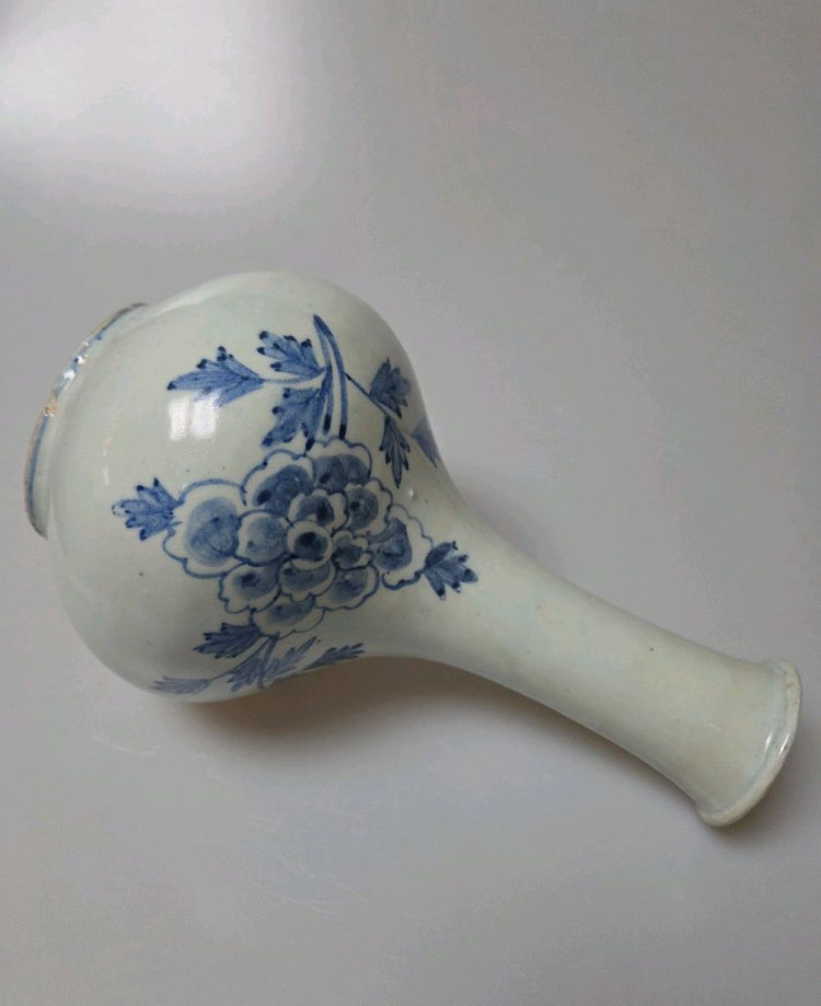 고미술품 조선시대 후기 청화백자 주병(모란박쥐문) 이미지