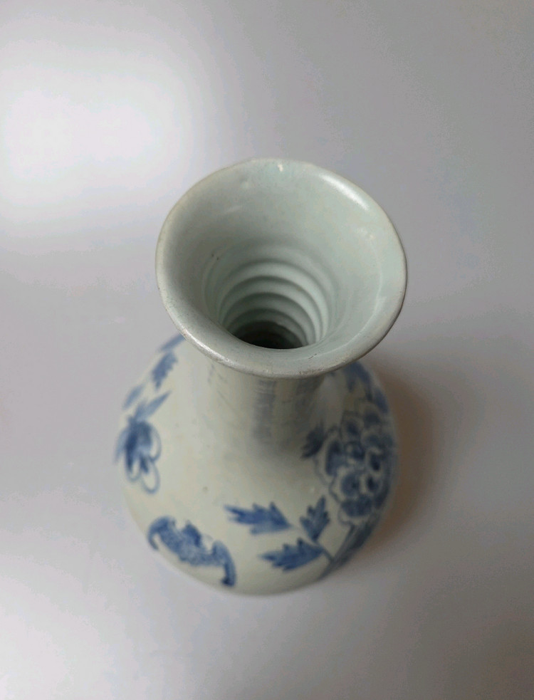 고미술품 조선시대 후기 청화백자 주병(모란박쥐문) 이미지