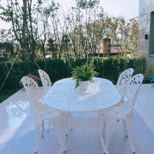 셀레티 4인용 야외 식탁과 의자 2개