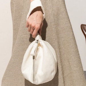 (내림X) 르메르 펄스 볼백 아이보리