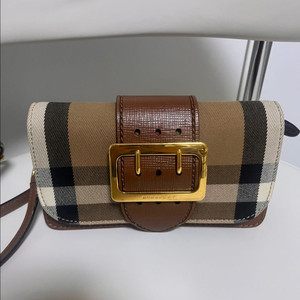 버버리 버클 크로스백