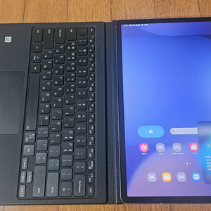 갤럭시탭s10 플러스 wifi 256GB, 정품키보드 포함입니다.