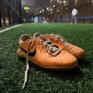 나이키 티엠포 풋살화 오렌지 230mm(급처)