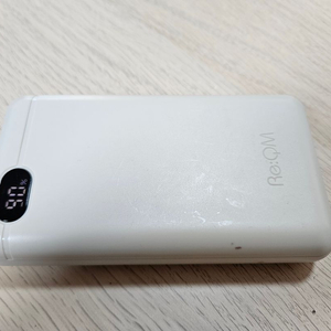 대용량 고속충전 보조배터리 30000mAh 등 여러 보조배터리 판매합니다.