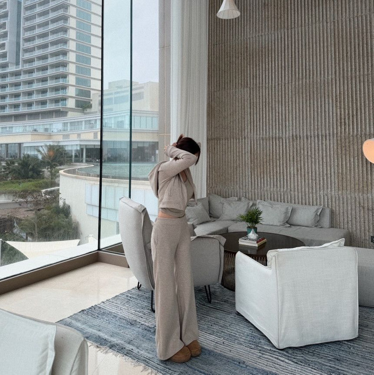 엔뉴엘 탄탄 니트지 하이틴 셋업 오트베이지 기본기장 이미지