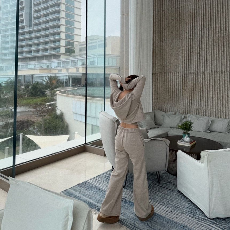 엔뉴엘 탄탄 니트지 하이틴 셋업 오트베이지 기본기장 이미지