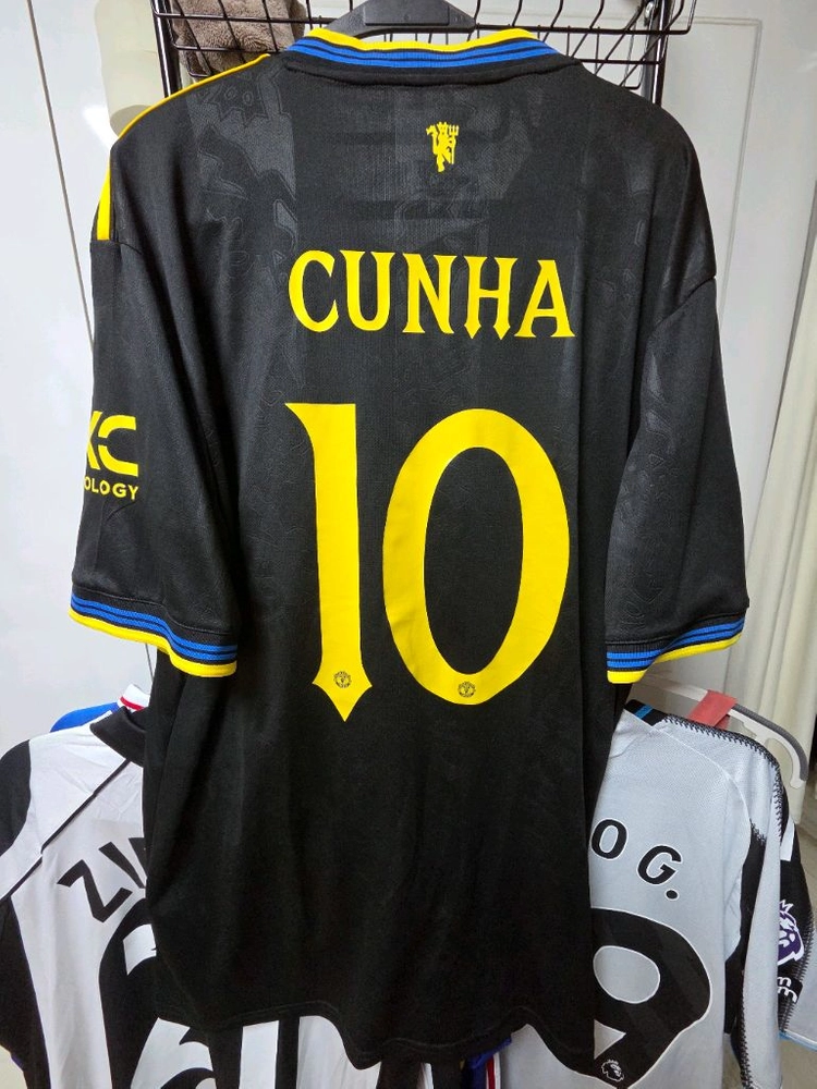 축구유니폼 2002토티,98지단,뉴캐슬 기마랑이스,맨유 쿠냐 유니폼 팝니다 이미지