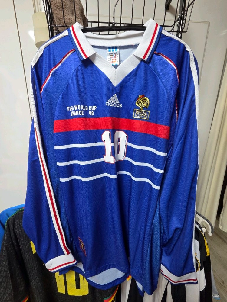 축구유니폼 2002토티,98지단,뉴캐슬 기마랑이스,맨유 쿠냐 유니폼 팝니다 이미지