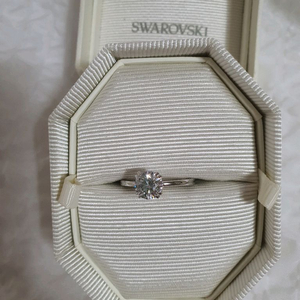 (네고)스와로브스키 정품 칵테일반지 판매(상태양호)
