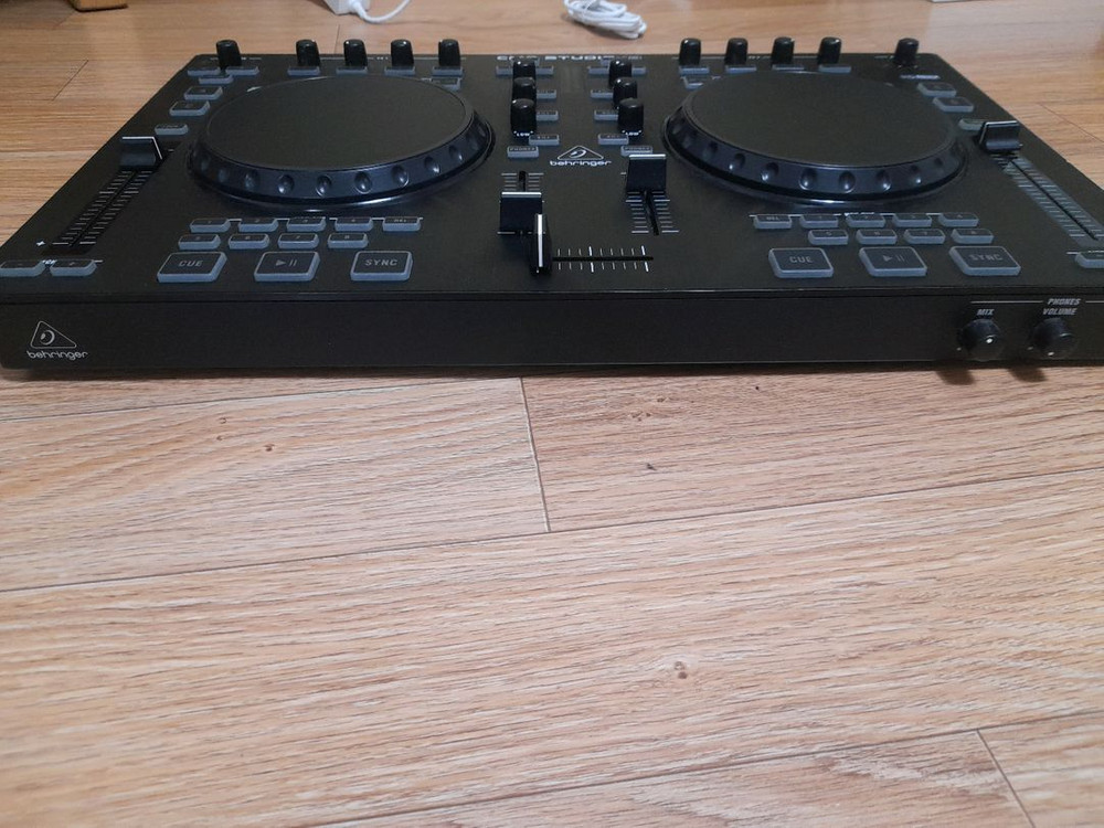 베링거 CMD STUDIO 4A DJ 컨트롤러 이미지