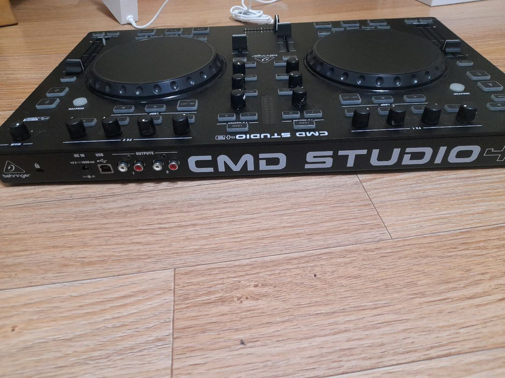 베링거 CMD STUDIO 4A DJ 컨트롤러 이미지
