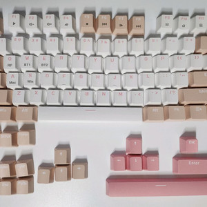 텐키리스 키캡 + 포인트키캡 화이트/핑크/베이지 조합 이미지