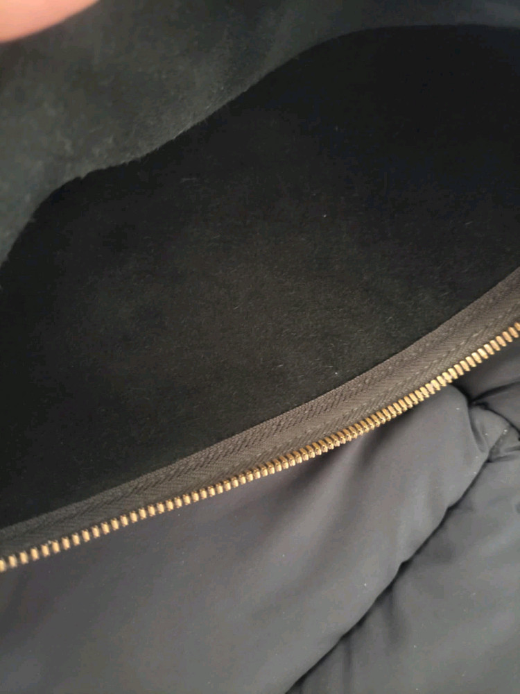 구찌 띠로고 블랙 클러치 팝니다--2