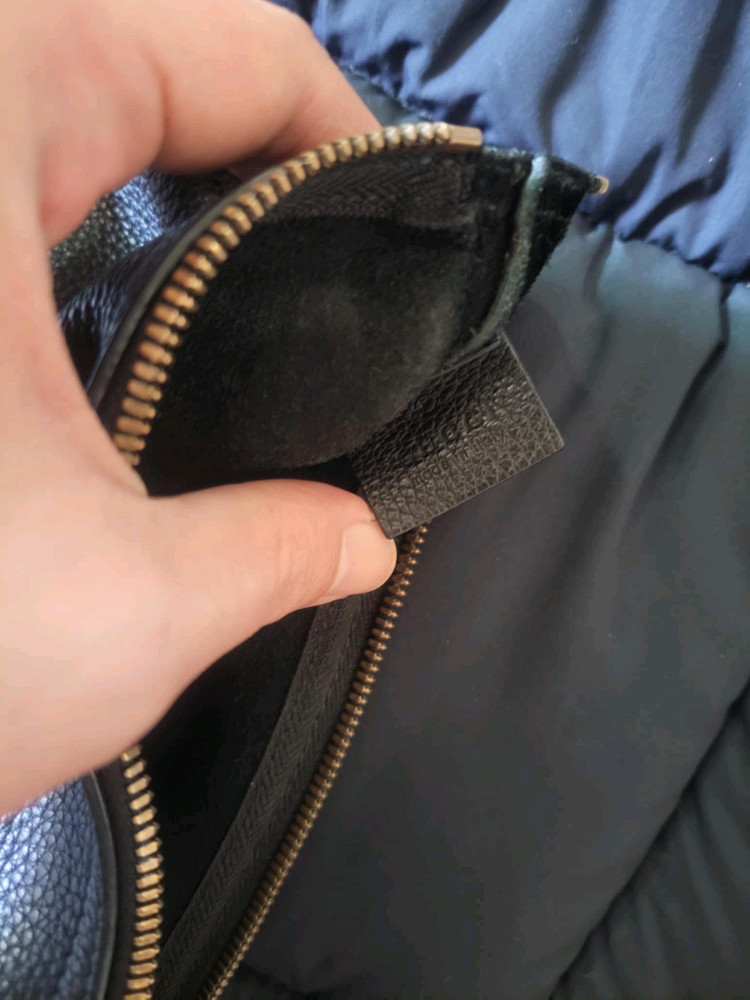 구찌 띠로고 블랙 클러치 팝니다--4