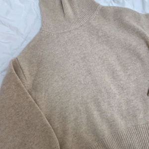 유메르 캐시미어100 터틀넥 니트